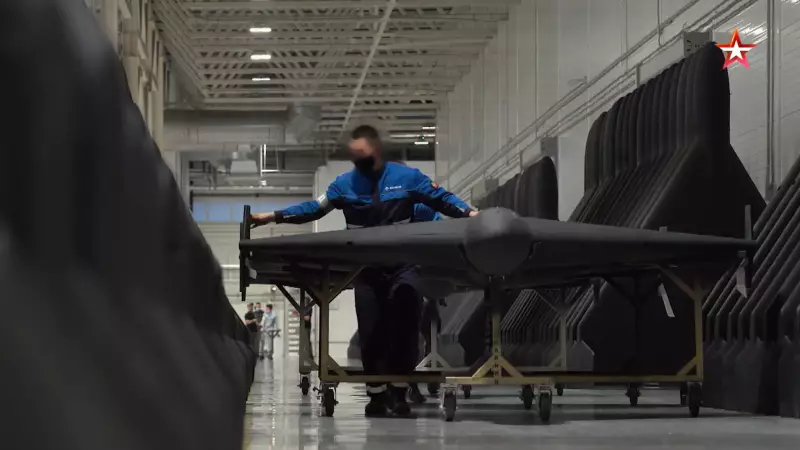 Rússia recruta adolescentes para fabricar drones kamikaze contra a Ucrânia: denúncia chocante