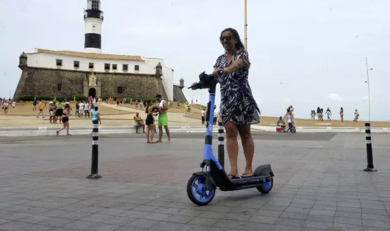 Salvador proíbe menores de 18 anos de pilotar patinetes elétricos: entenda a nova lei