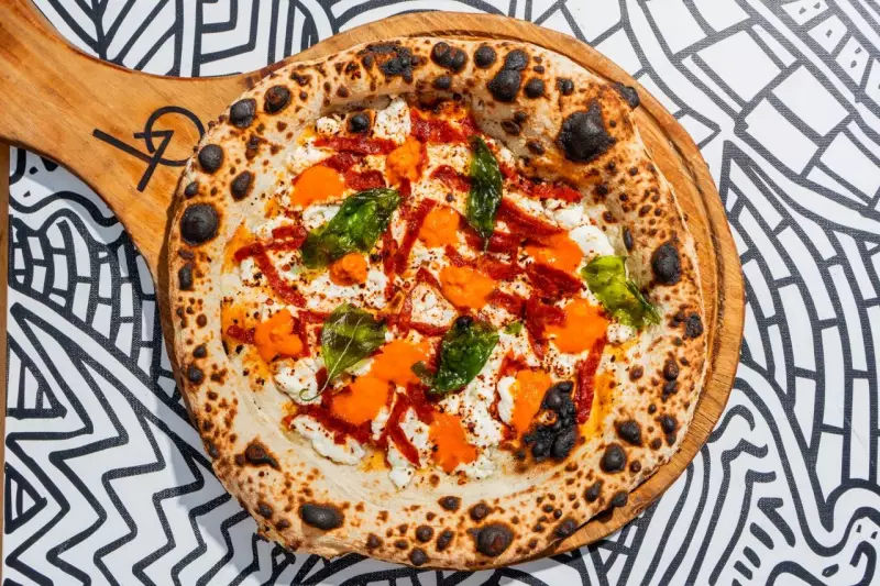 São Paulo é a capital da pizza: 4 redondas por segundo e os pizzaiolos mais premiados do Brasil
