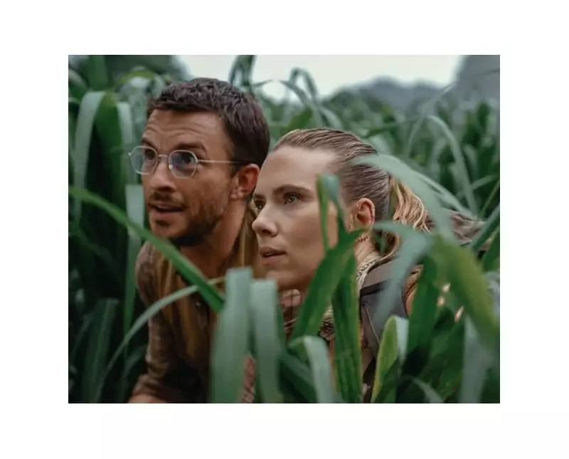 Scarlett Johansson brilha em 'Jurassic World' e filme arrecada milhões em bilheteria