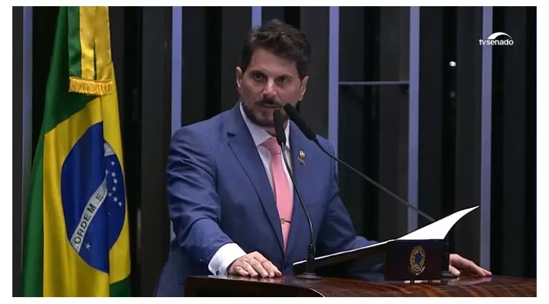Senador Marcos do Val deixa o Brasil por Manaus e causa polêmica com uso de passaporte diplomático