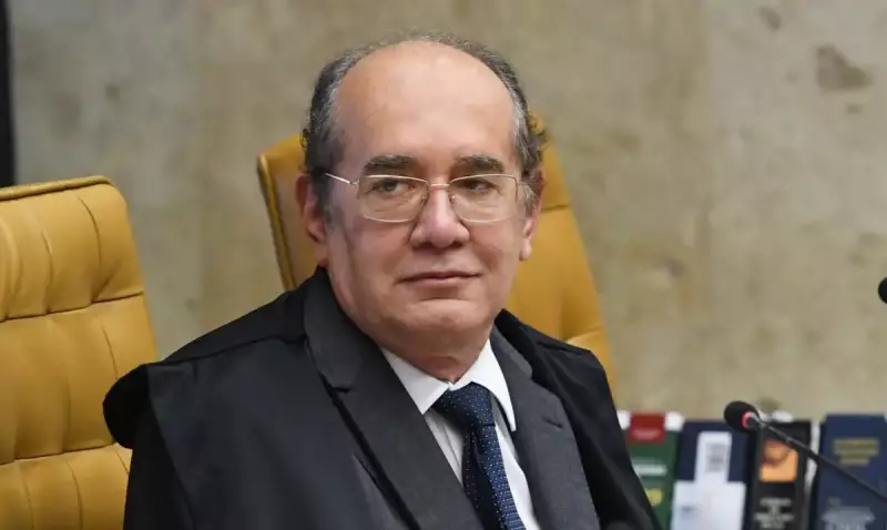 Senadores pedem impeachment de Gilmar Mendes por suposto conflito de interesses
