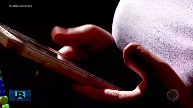 Superexposição de crianças nas redes sociais: estudo alerta para riscos e consequências