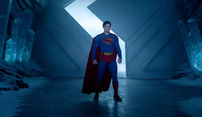 Superman ganha nova roupagem em crítica que ressignifica o herói para os tempos atuais