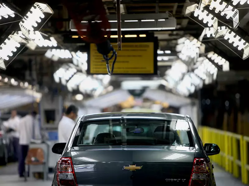 Tarifas de Trump causam prejuízo bilionário à GM e ameaçam futuro da indústria automotiva
