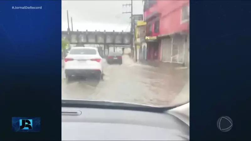 Temporal em Recife: Alagamentos e Caos na Cidade — Veja os Impactos!