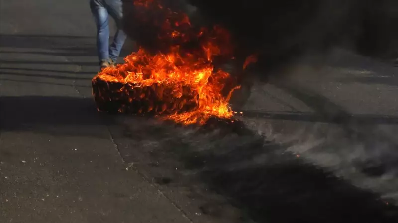Tensão em Paraisópolis: Moradores protestam com pneus em chamas após ação policial fatal