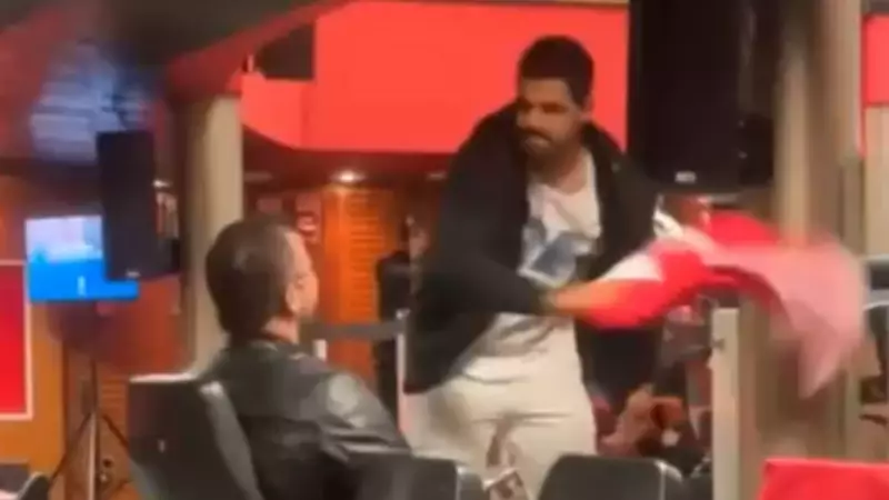 Tensão explode em debate sobre escolas cívico-militares em MG: militante agride influenciador com bandeira partidária