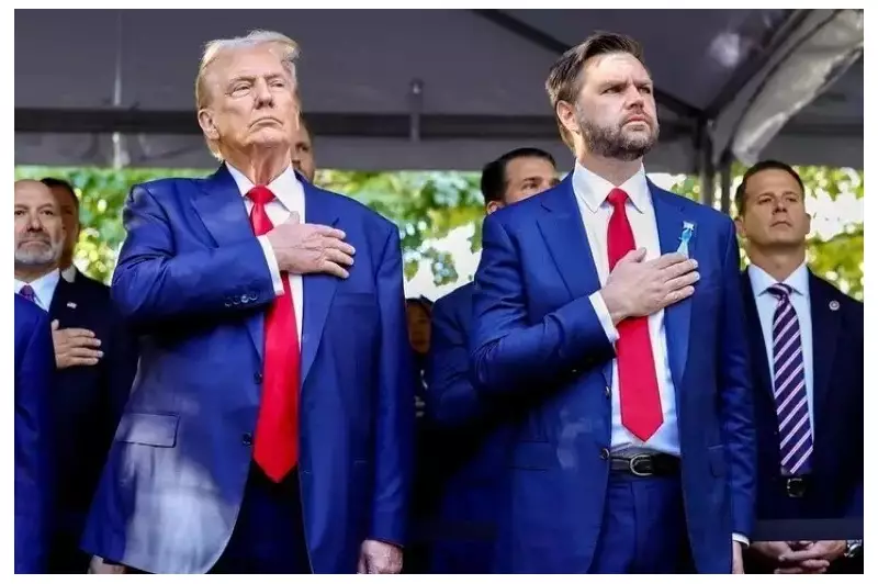 Ternos azuis brilhantes: a nova moda masculina que conquistou até Donald Trump