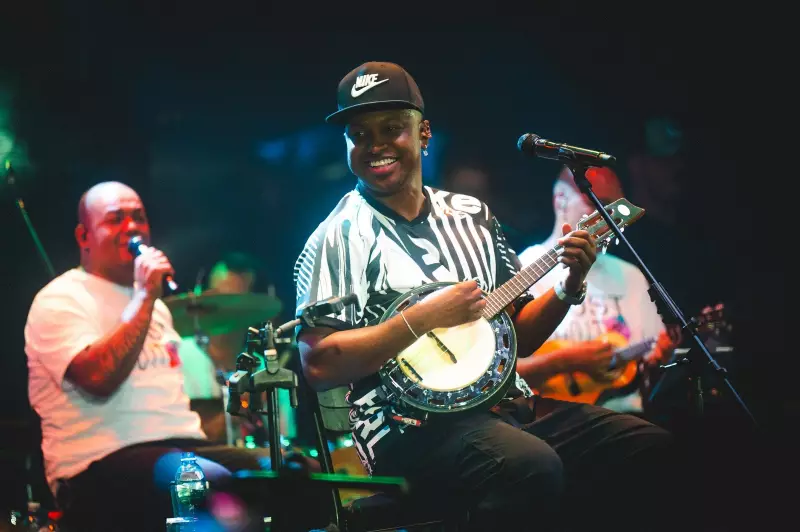 Thiaguinho anuncia show intimista no Rio em julho: ingressos já estão à venda!