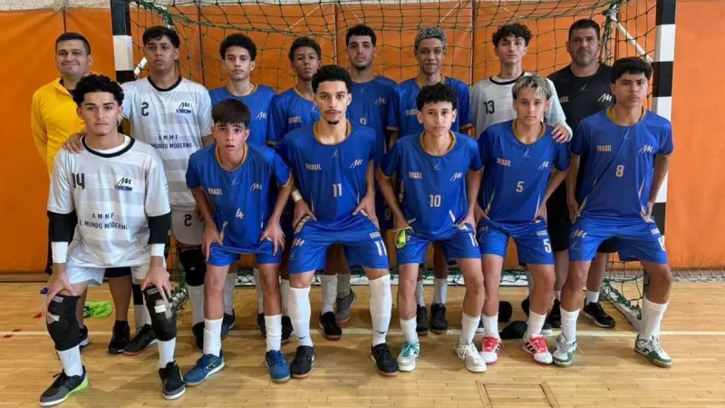 Time de futsal de Cariacica brilha e disputa final de torneio escolar na Hungria — veja detalhes!