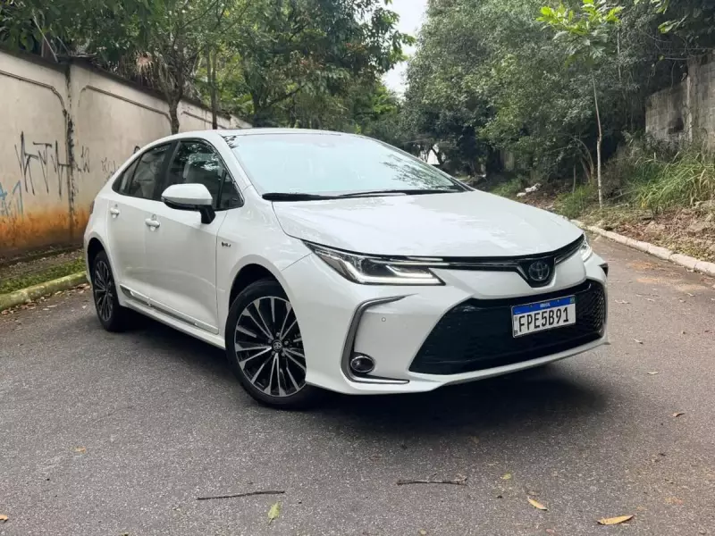 Toyota Corolla Altis Premium 2025: Conheça o Sedã Híbrido com Novidades e Tecnologia