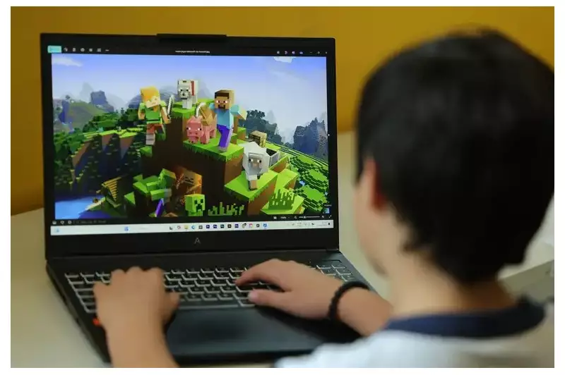Trabalho infantil digital: a nova exploração por trás dos likes e seguidores