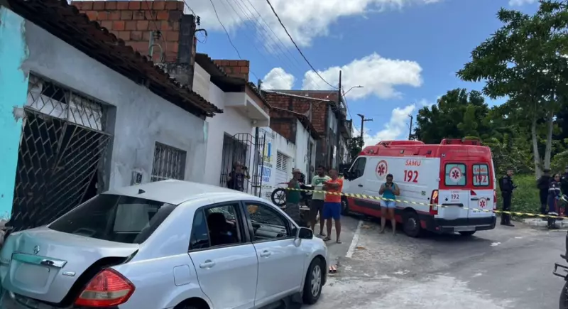 Tragédia em Aracaju: Mulher morre e homem fica ferido em acidente com carro contra muro