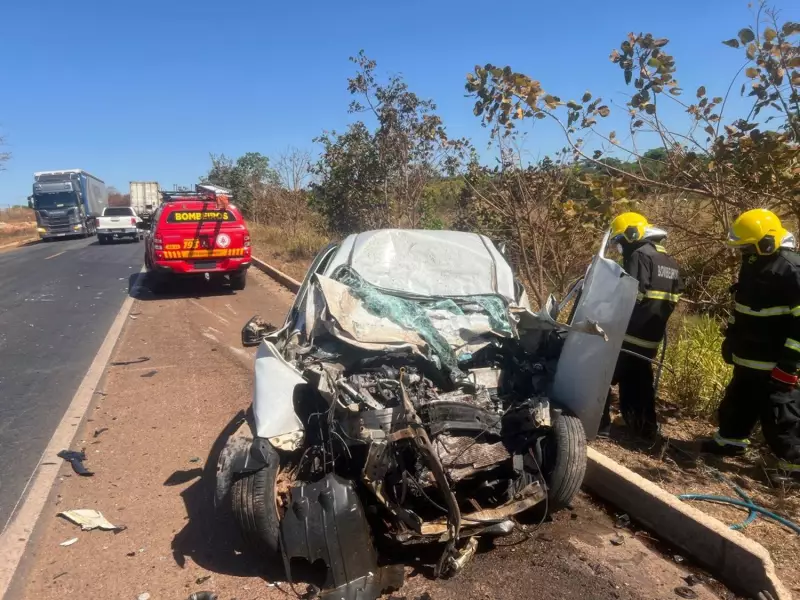 Tragédia na BR-153: Colisão entre carro e caminhão mata uma pessoa no Tocantins