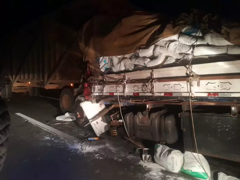 Tragédia na estrada: caminhoneiro morre após colisão traseira em Santa Adélia