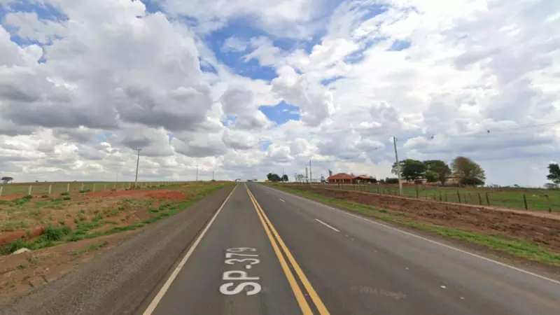 Tragédia na Rodovia: Motorista morre em colisão frontal entre carro e caminhão no interior de SP