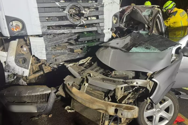 Tragédia na SC-283: Mulher morre em grave colisão entre carro e caminhão