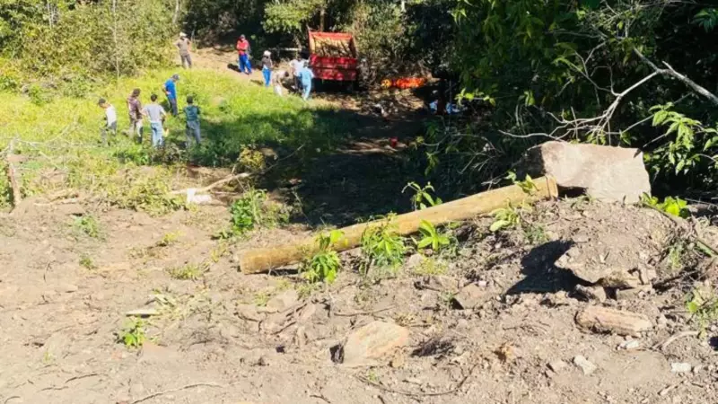 Tragédia no campo: Trator capota em ladeira e mata trabalhador rural em Abadia dos Dourados