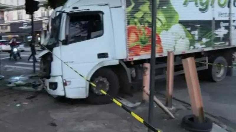 Tragédia no Trânsito: Ajudante de Caminhão Morre em Acidente na Taquara