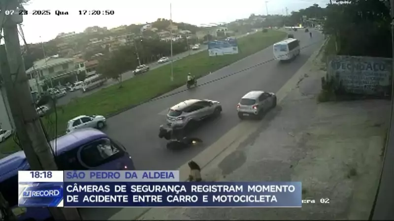 Tragédia no trânsito: Casal fica ferido após colisão em São Pedro da Aldeia; motorista some sem prestar socorro
