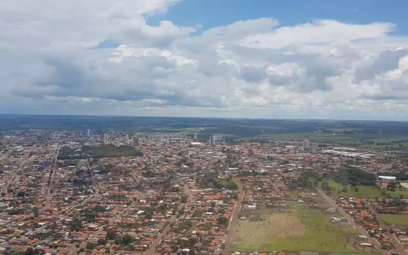 Tragédia no trânsito: dois adolescentes morrem em colisão entre moto e micro-ônibus em Goiás