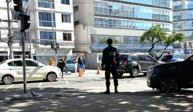 Tragédia no trânsito: idoso de 88 anos morre atropelado na Praia do Canto, em Vitória