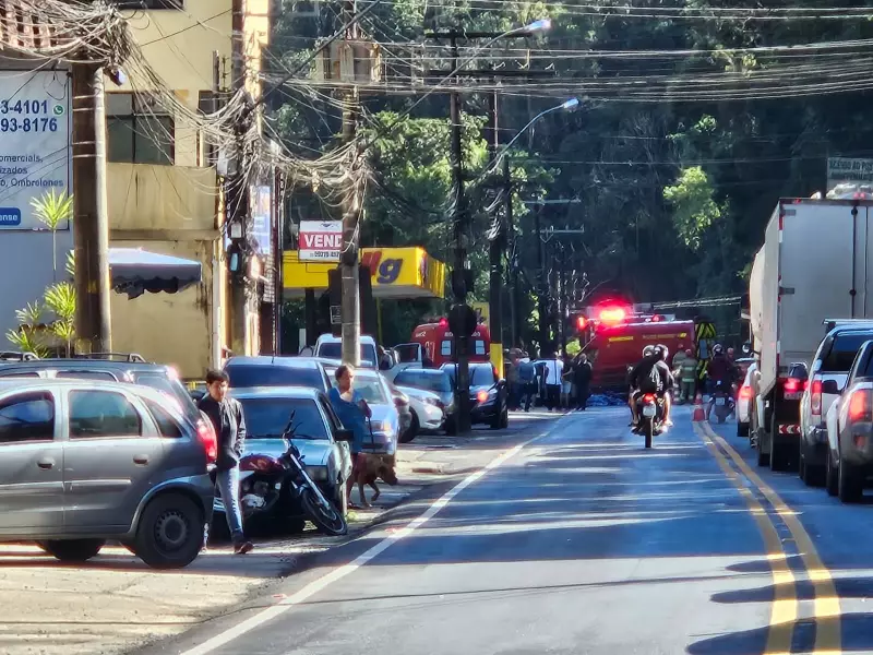 Tragédia no trânsito: Motociclista perde a vida em colisão durante manobra de contorno em Nova Friburgo