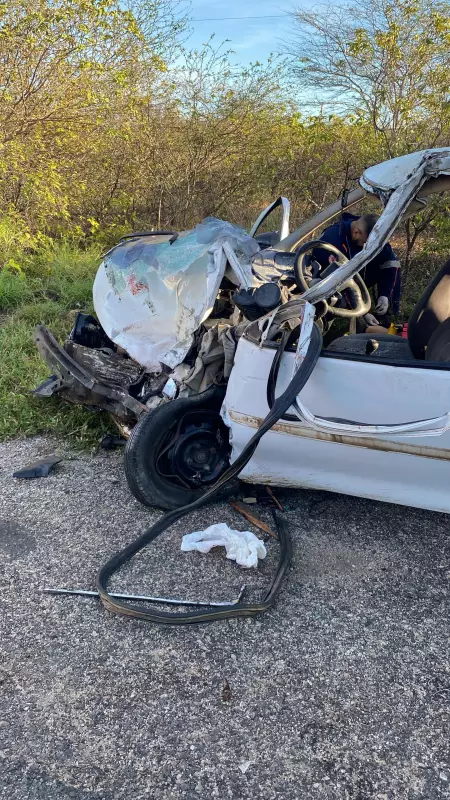 Tragédia no trânsito: Mulher morre e três ficam feridas após carro capotar em Gurjão, PB