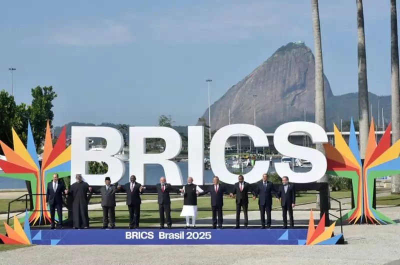 Trump ameaça BRICS com tarifas e acelera polarização global: entenda o impacto