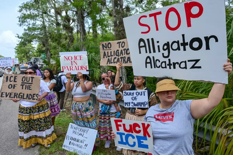 Trump inaugura 'Alcatraz dos Jacarés': prisão para imigrantes cercada por animais selvagens