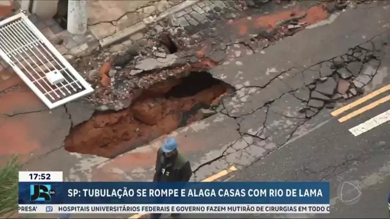 Tubulação se rompe e causa enxurrada e rachaduras em rua da Zona Norte de SP
