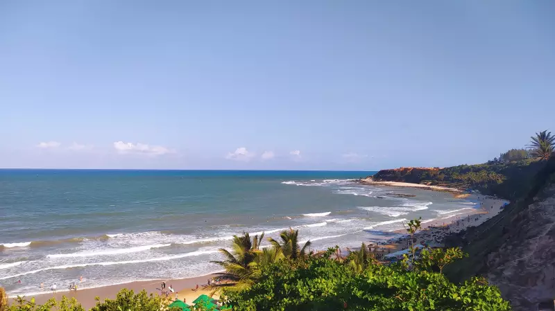 Turista desaparece após ser arrastado por forte correnteza em praia de Pipa — veja detalhes