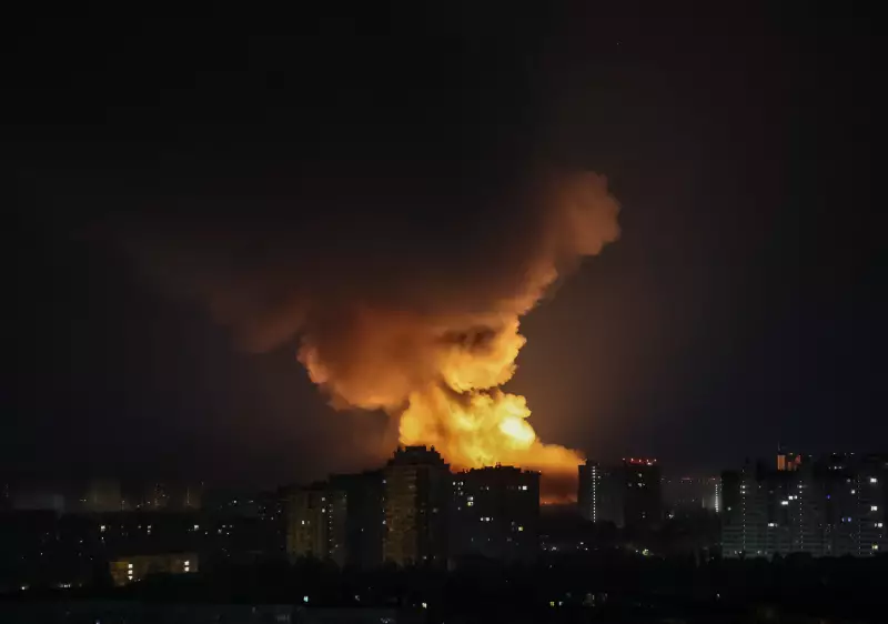 Ucrânia revida após maior bombardeio da guerra e ataca base aérea russa
