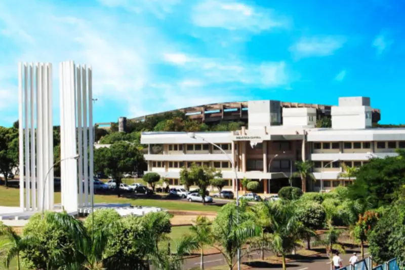 UFMS abre 57 vagas para professores com salários de até R$ 13 mil — veja como se inscrever!