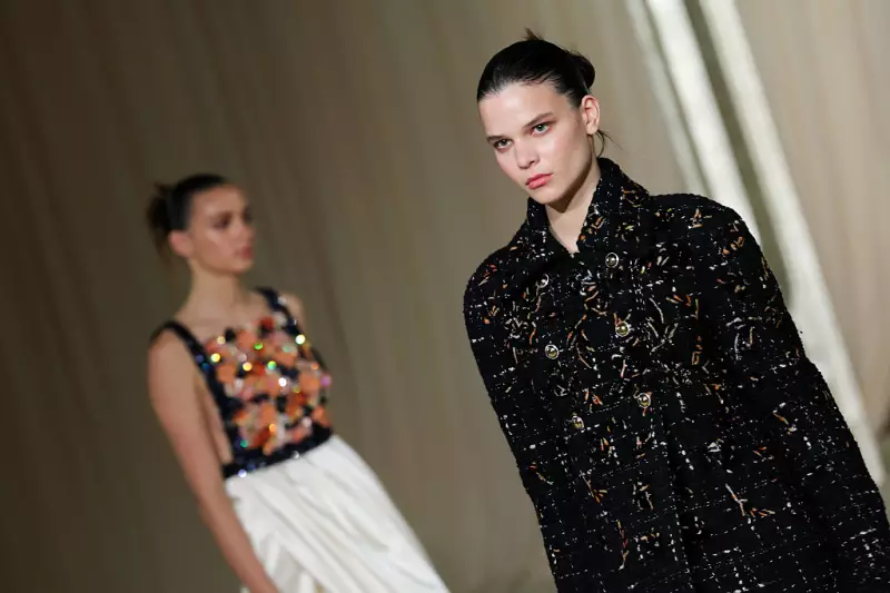 Último desfile de alta costura da Chanel antes de Matthieu Blazy: um espetáculo de elegância e inovação