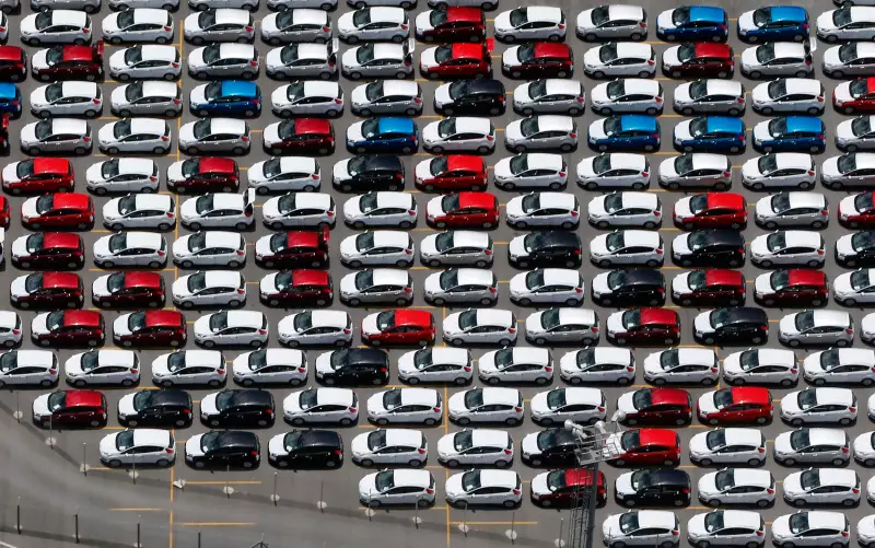 Vendas de carros novos no Brasil disparam 48% no primeiro semestre de 2025