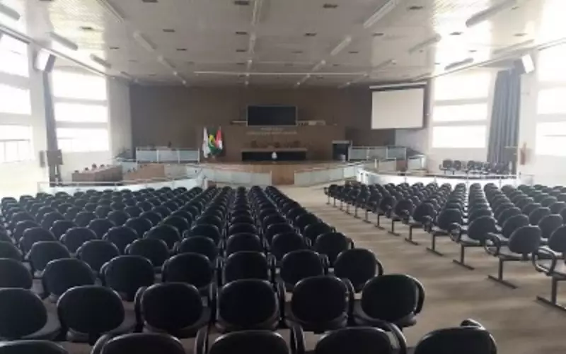 Vereadora ordena prisão de presidente de sindicato durante sessão na Câmara de Passos (MG) — Confira os detalhes!