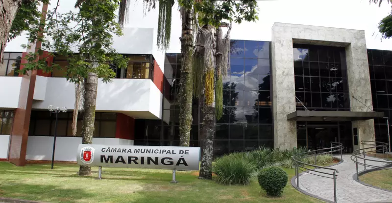 Vereadores de Maringá aprovam aumento de cargos comissionados: entenda o impacto
