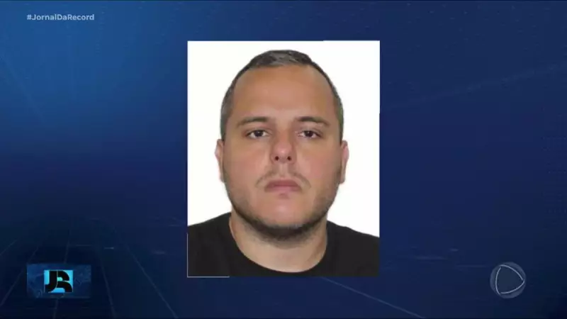 Vinicius Drummond presta depoimento na Delegacia de Homicídios do RJ após acusações de contravenção