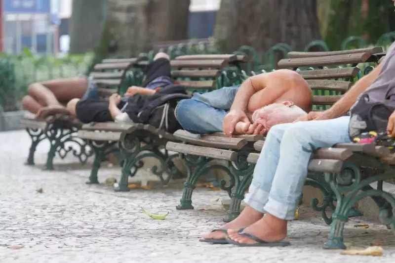 Violações de direitos humanos de pessoas em situação de rua disparam 430% em Santa Catarina em 5 anos