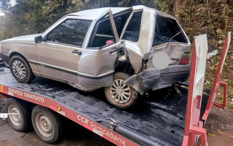 Acidente em Piedade: Carro capota na rodovia e colide com van escolar — motorista fica ferida
