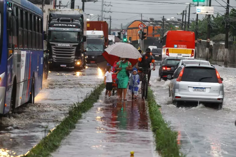 Alerta Máximo no Litoral de SP: Tempestades e Granizo à Vista — Saiba Como Se Proteger!