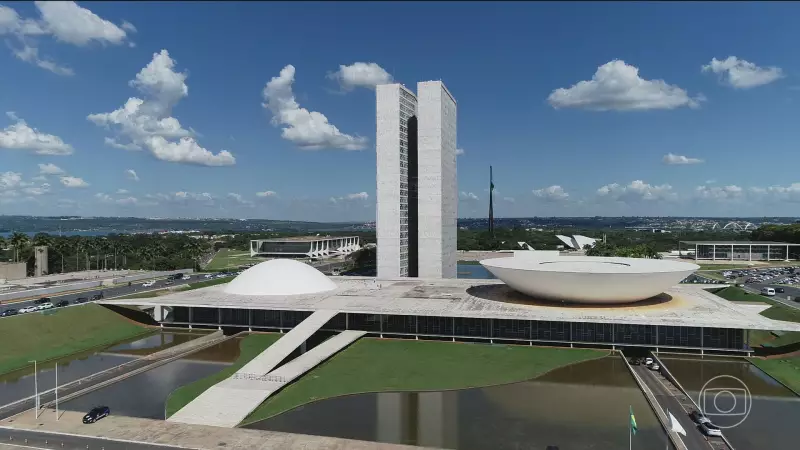 Aliados de Bolsonaro travam votação no Congresso e causam tumulto em debate sobre isenção do IR