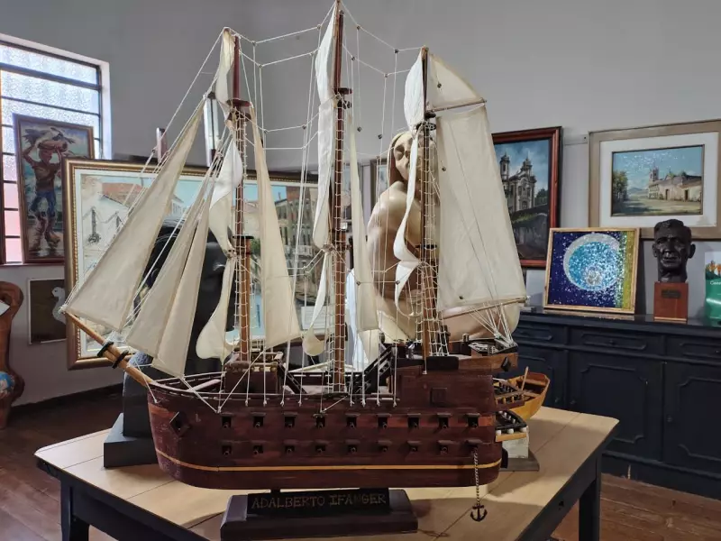Aos 86 anos, ex-maquinista esculpe réplicas perfeitas de galeões em madeira no interior de SP