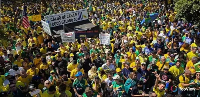Apoiadores de Bolsonaro tomam o Eixão no DF em protesto cheio de emoção e bandeiras
