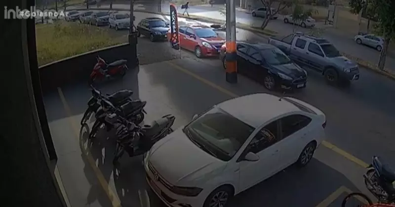 Avenida em Goiânia vira pista de perigo: motociclistas derrapam por causa de pés-de-jamalão