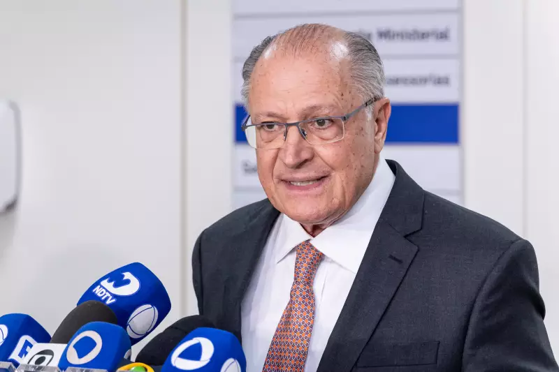 Avião de Alckmin sofre pane técnica e deixa comitiva em apuros na Colômbia