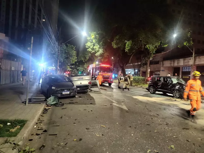 Batida em Cadeia na Avenida do Contorno em BH: Motorista Fica Ferido em Acidente com Quatro Veículos