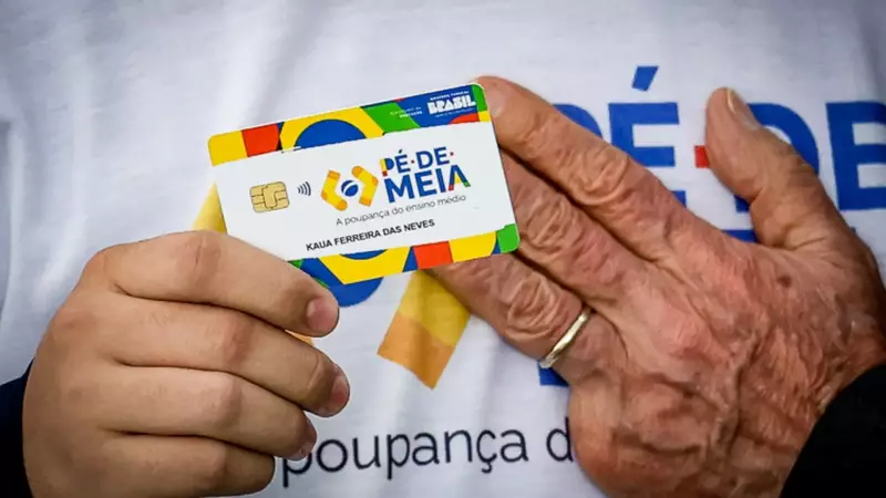 Bebês de novembro e dezembro recebem 5ª parcela do Pé de Meia: saiba como retirar